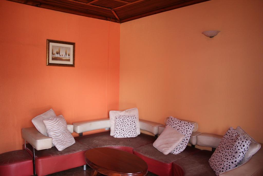 Hotel Acacia カンパラ エクステリア 写真