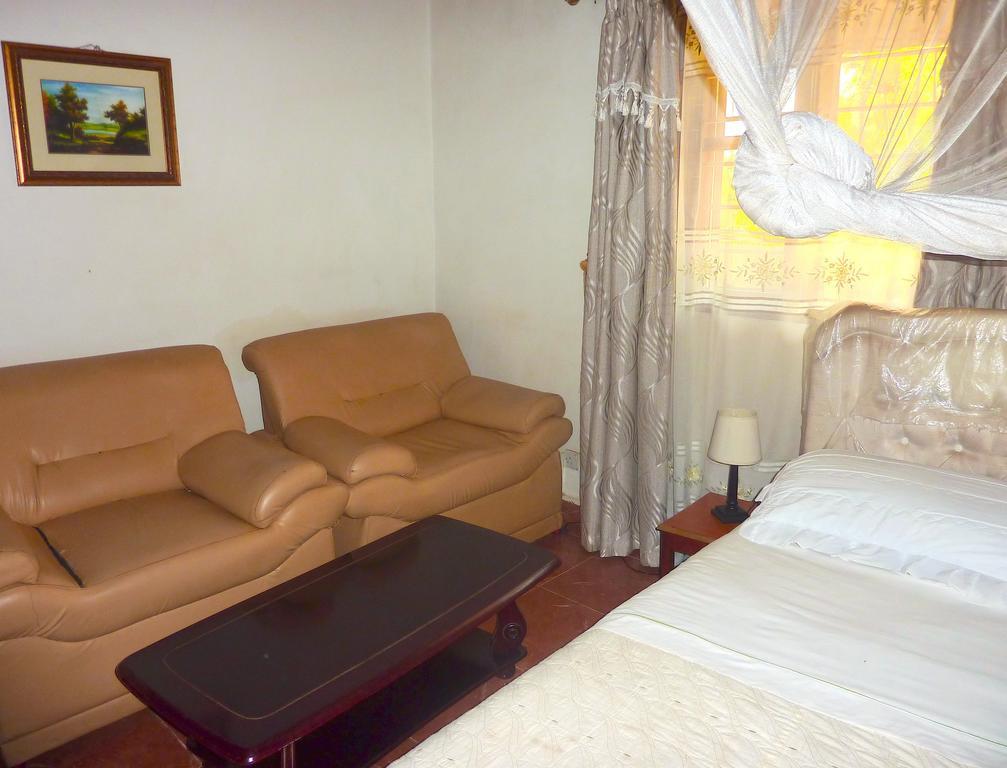 Hotel Acacia カンパラ エクステリア 写真