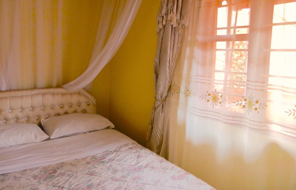 Hotel Acacia カンパラ エクステリア 写真