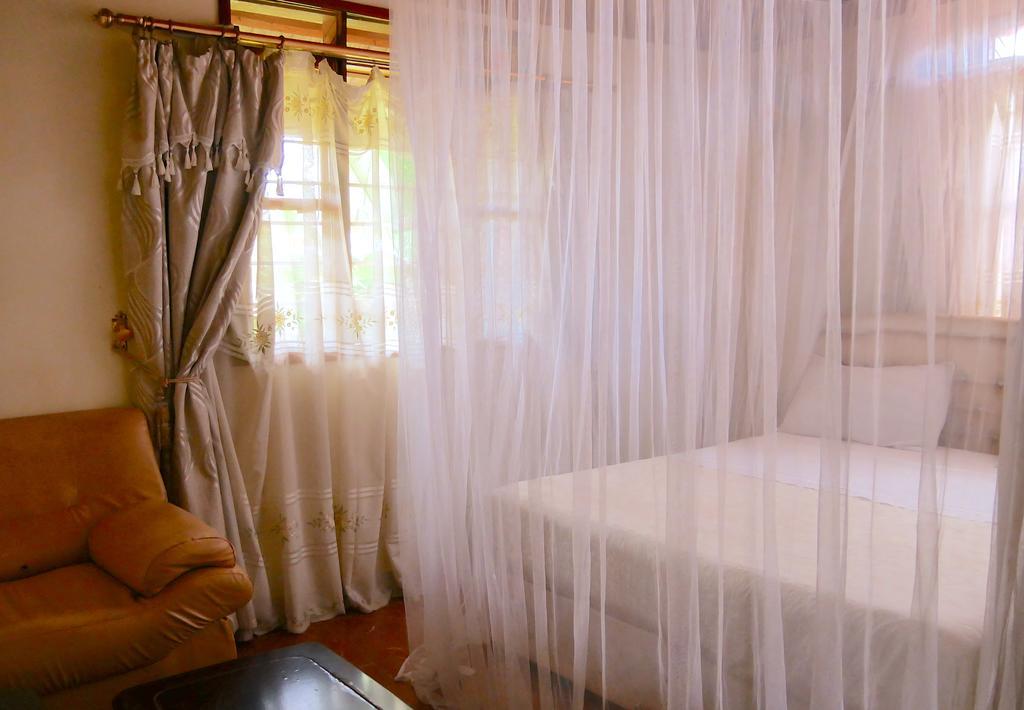 Hotel Acacia カンパラ エクステリア 写真