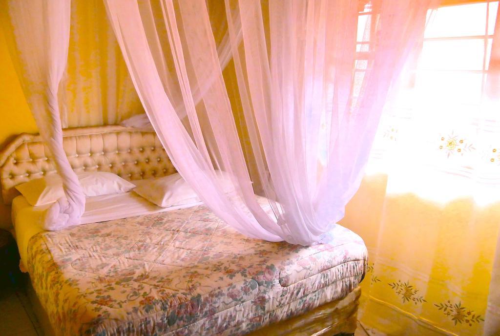 Hotel Acacia カンパラ エクステリア 写真