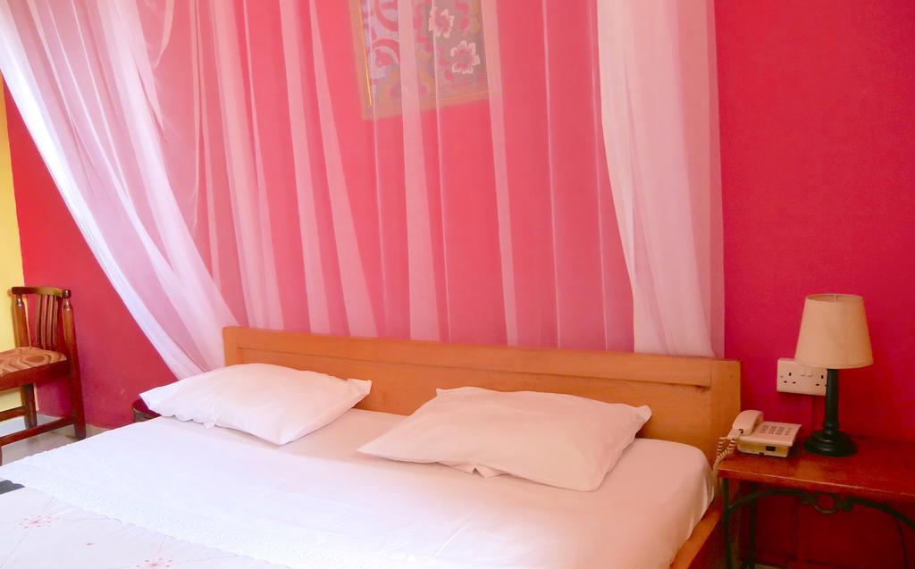 Hotel Acacia カンパラ エクステリア 写真