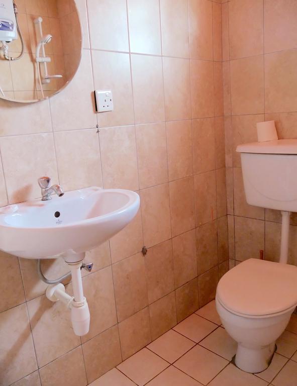 Hotel Acacia カンパラ エクステリア 写真