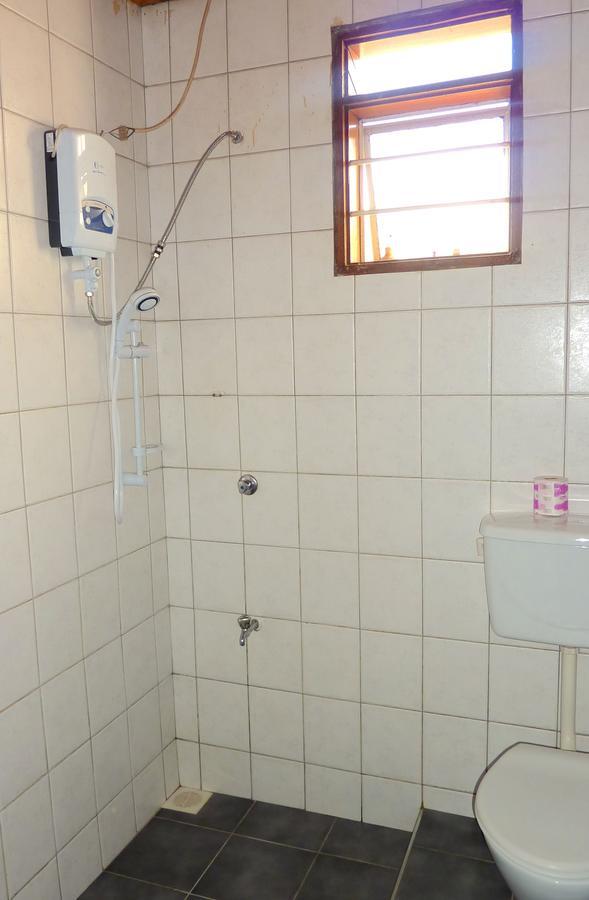 Hotel Acacia カンパラ 部屋 写真